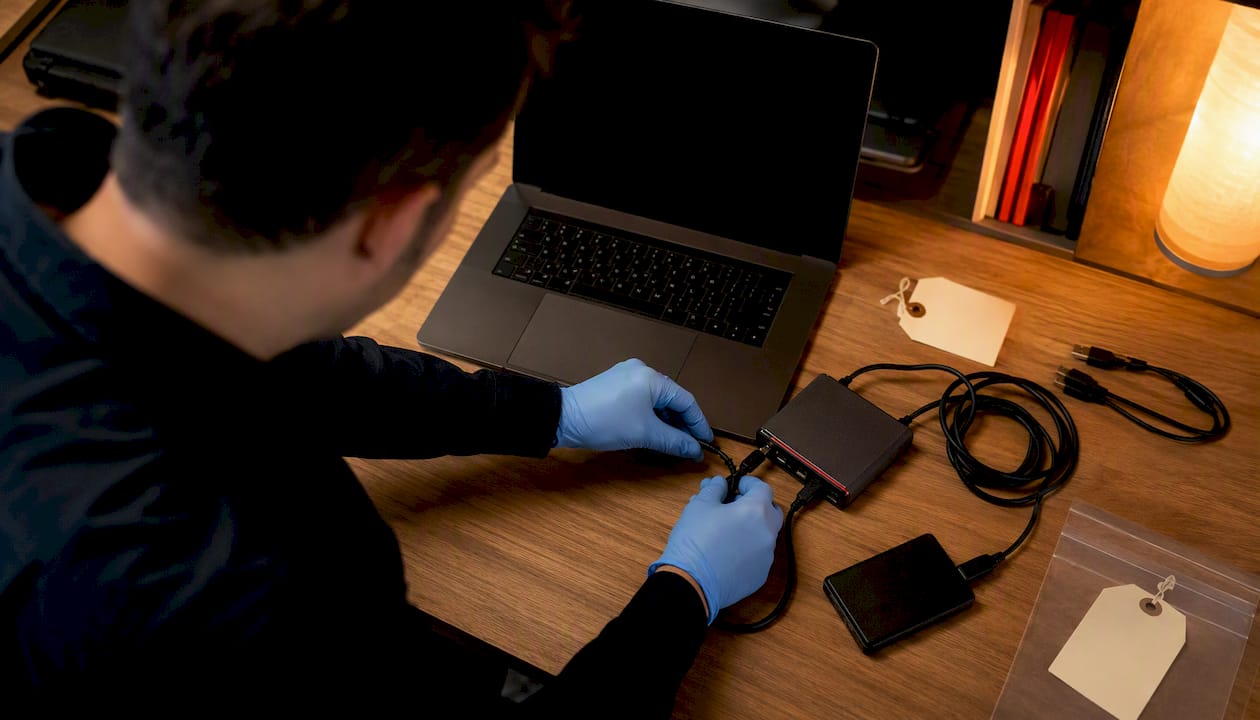 Corporate Fraud Investigation Steps for Internal Investigators Forensic imaging device setup in server room